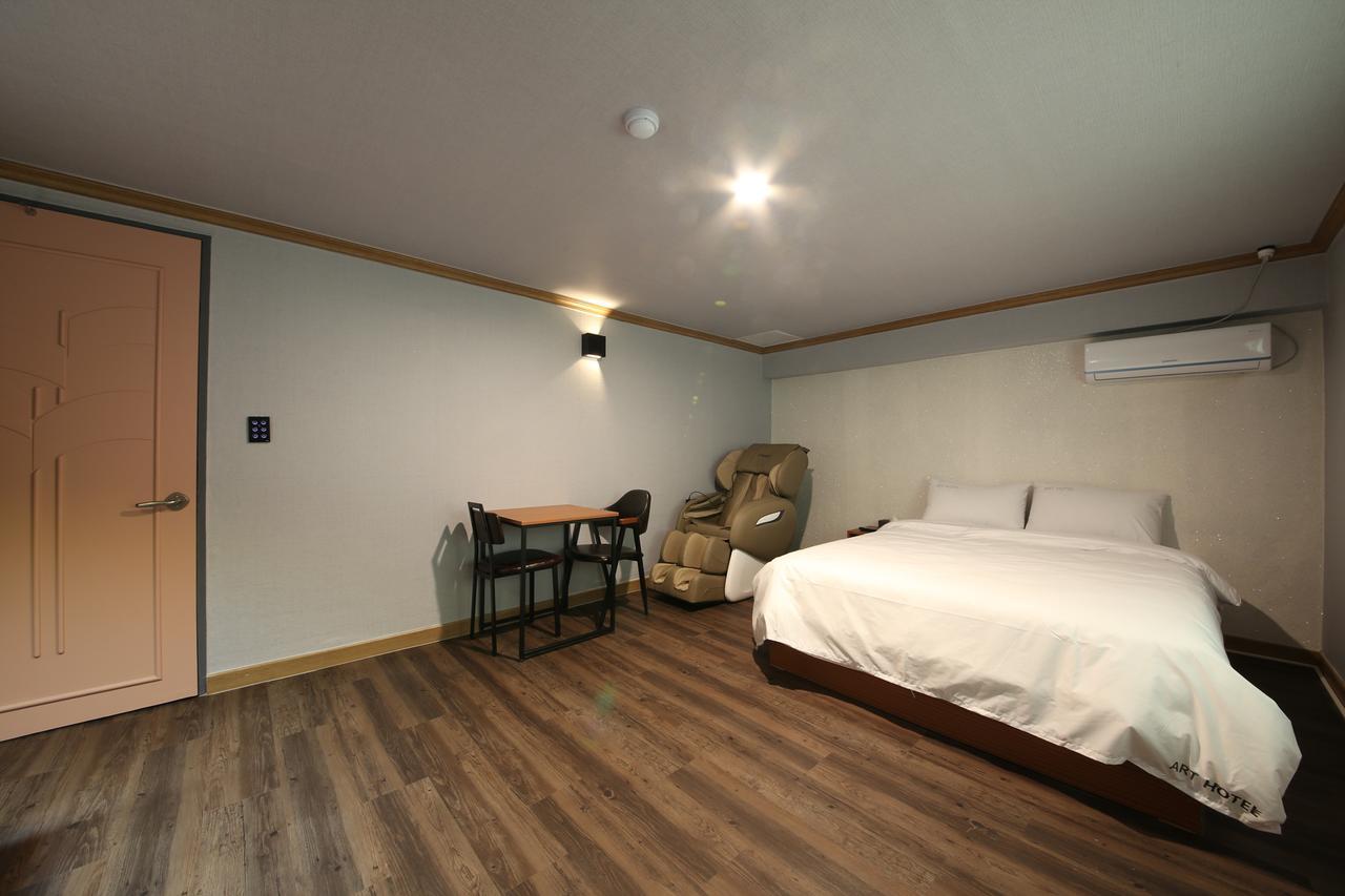 Art Hotel Gumi Exterior photo