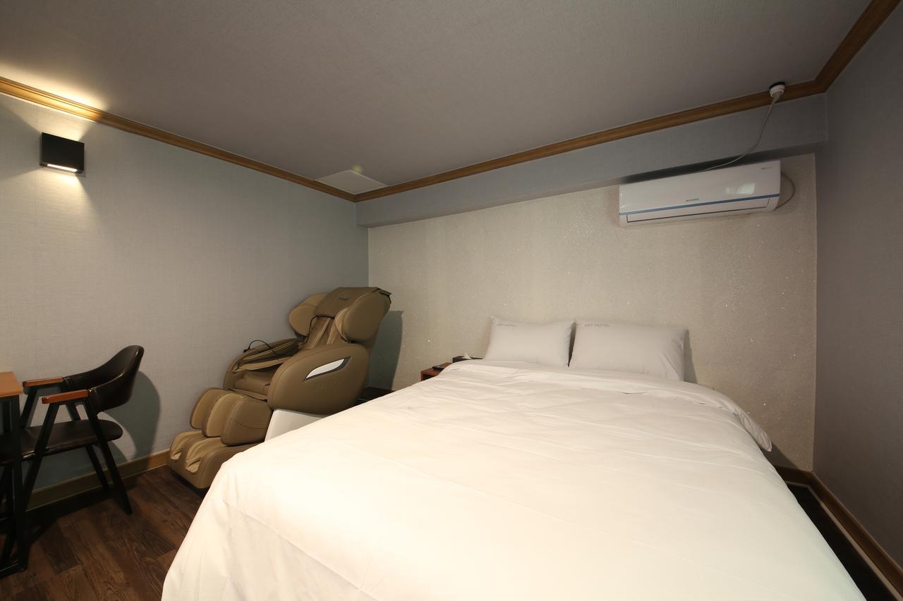 Art Hotel Gumi Exterior photo