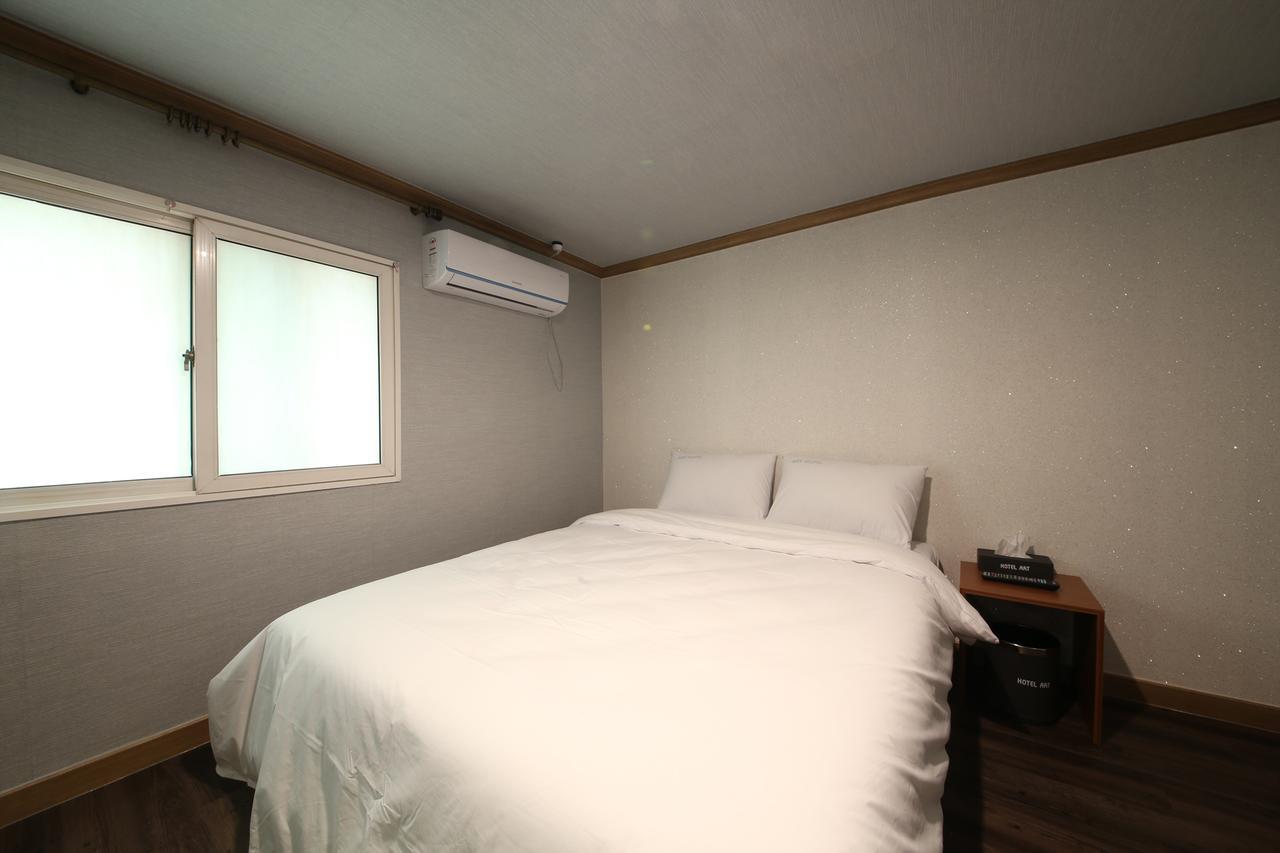 Art Hotel Gumi Exterior photo
