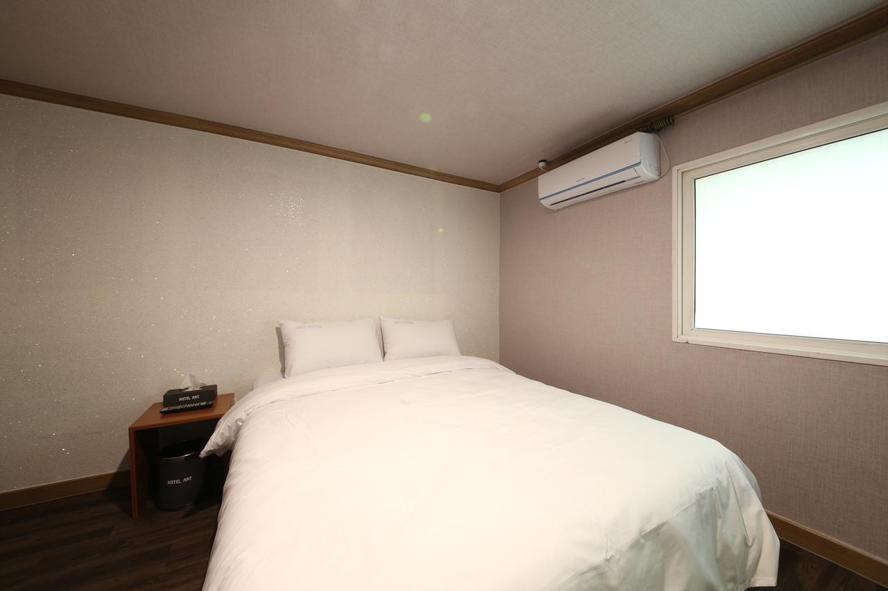 Art Hotel Gumi Exterior photo