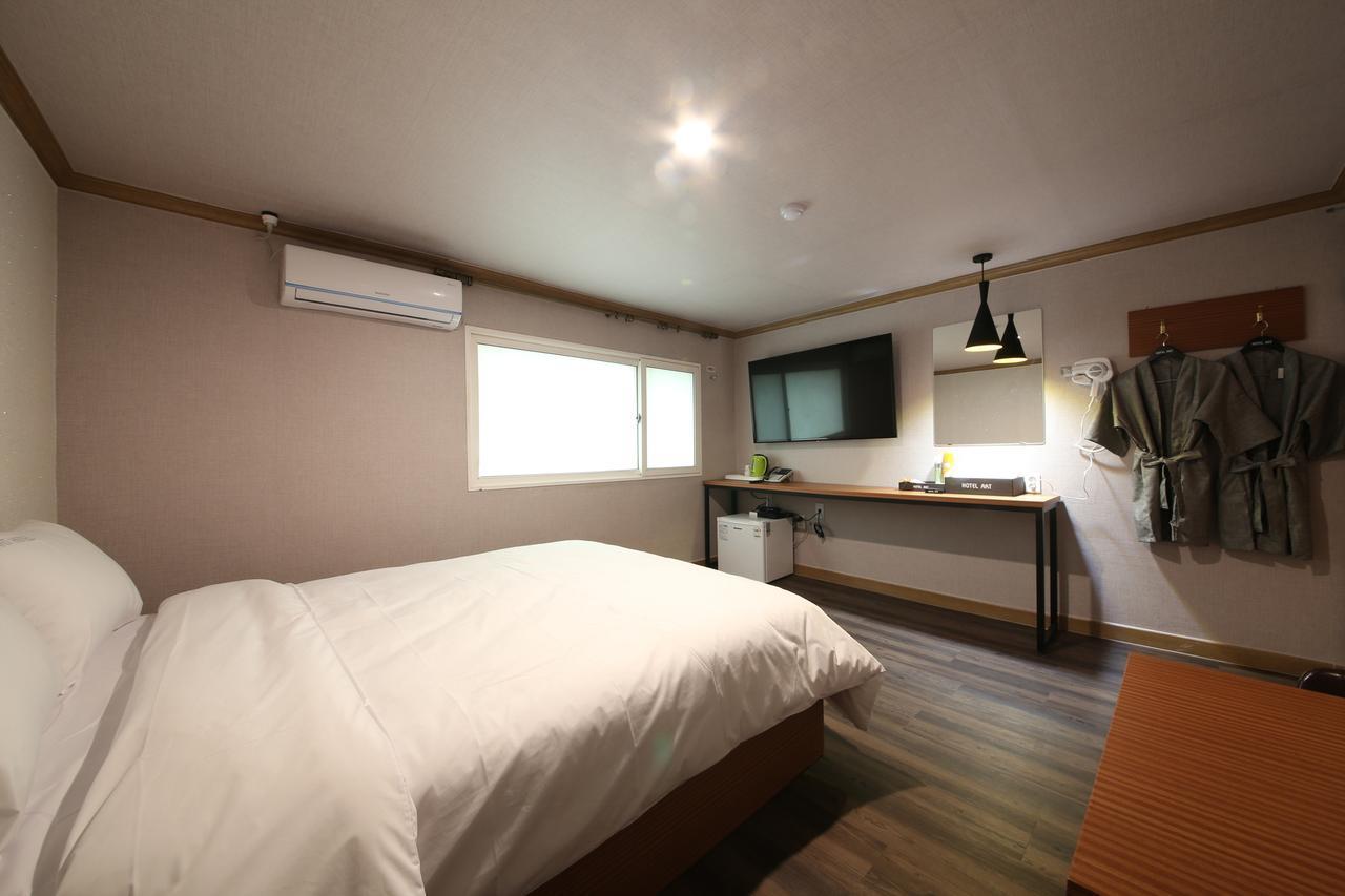 Art Hotel Gumi Exterior photo