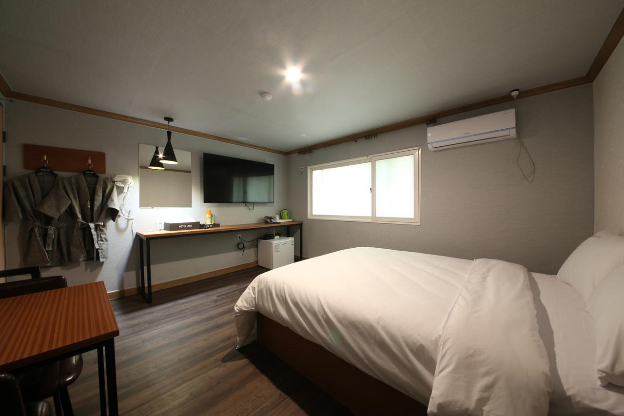 Art Hotel Gumi Exterior photo